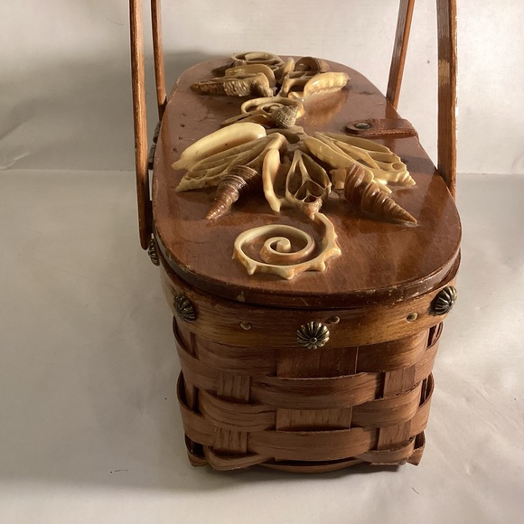 Vintage splint basket purse with seashells - Picture 4 of 13